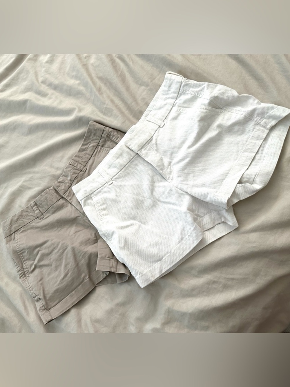 GAP Womens Size 6 Shorts Bundle White & Khaki Girlfriend 3" Inseam Shorts